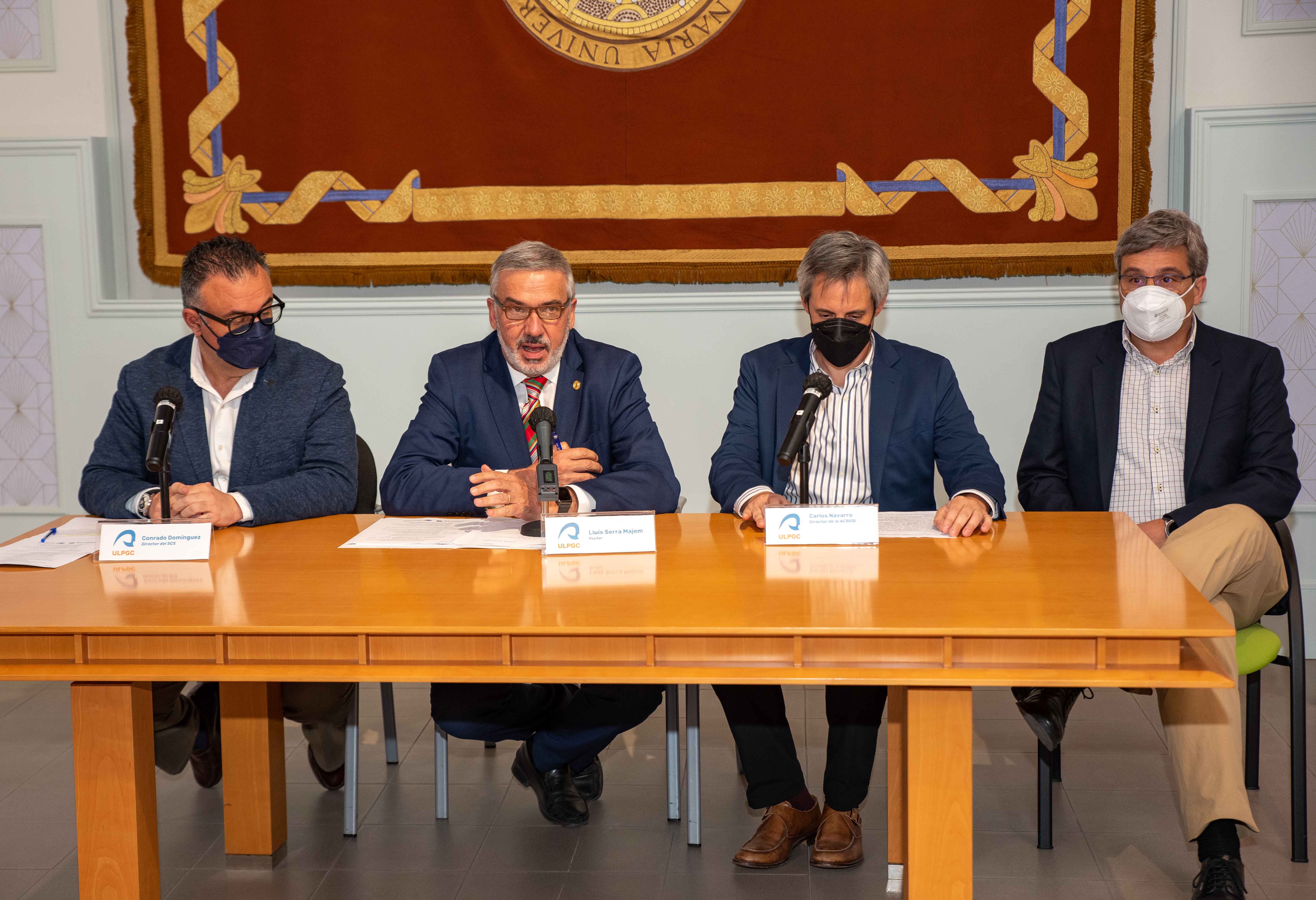 De izquierda a derecha. Conrado Domínguez (SCS)- Lluís Serra (ULPGC) - Carlos Navarro (ACIISI)- Juan Ruiz Alzola (MACBIOIDI2).jpg